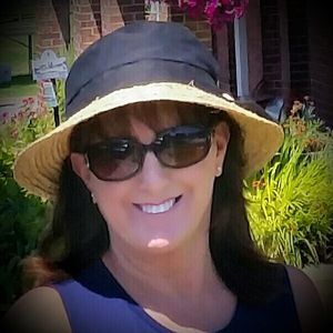 Meet your Posher, Debi